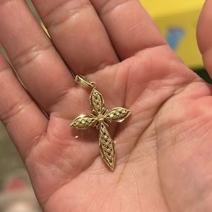 14Kt yellow gold filigree cross